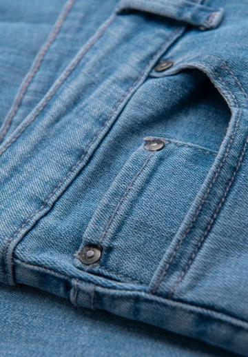 Узкие джинсы