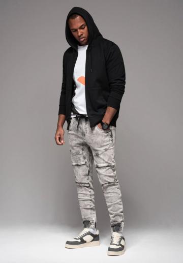 Узкие джинсы