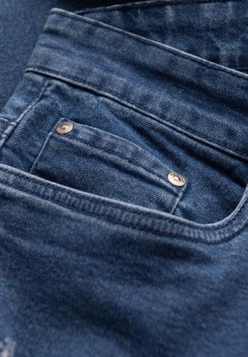 Узкие джинсы