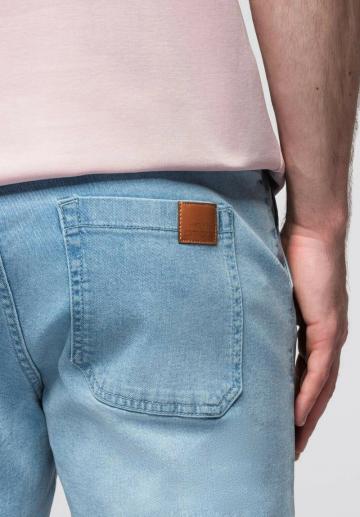 Узкие джинсы