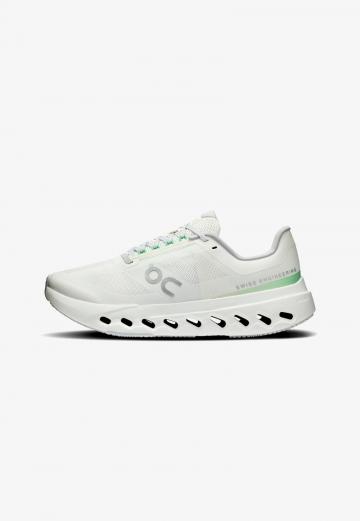 Беговые кроссовки