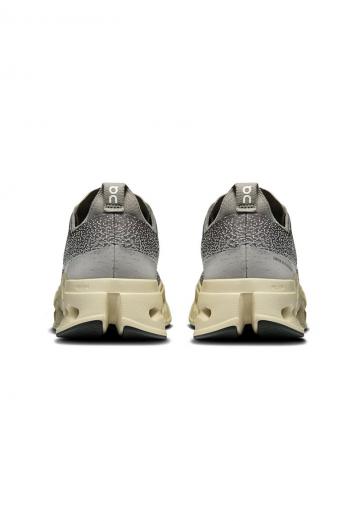 Беговые кроссовки