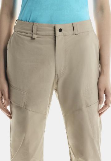 Брюки с накладными карманами