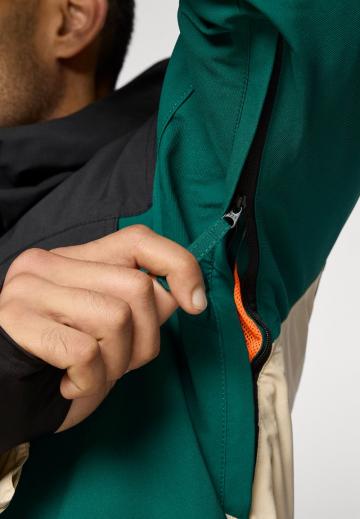 Сноубордическая куртка