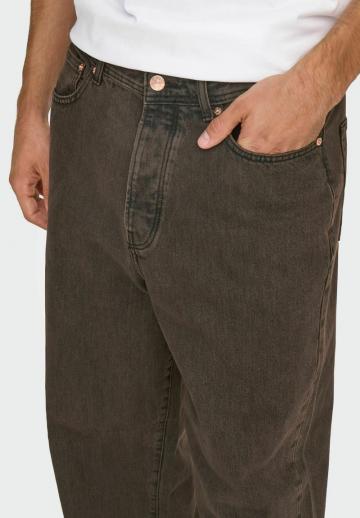 Прямые джинсы