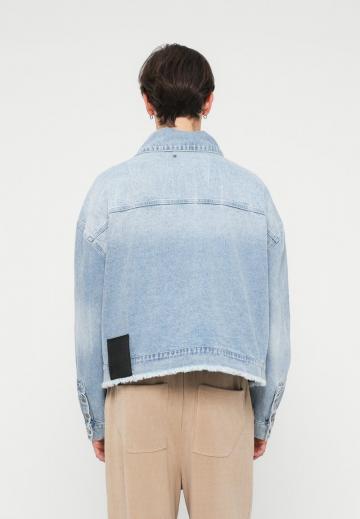 Джинсовая куртка