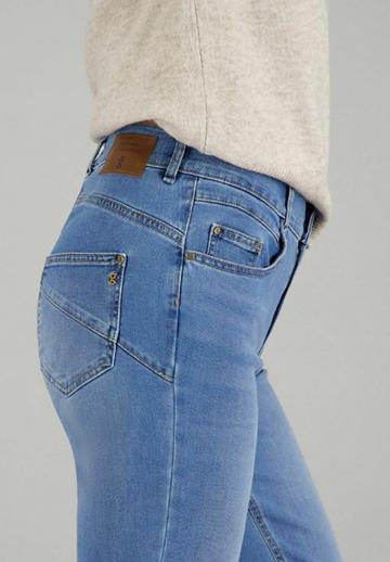 Клешеные джинсы