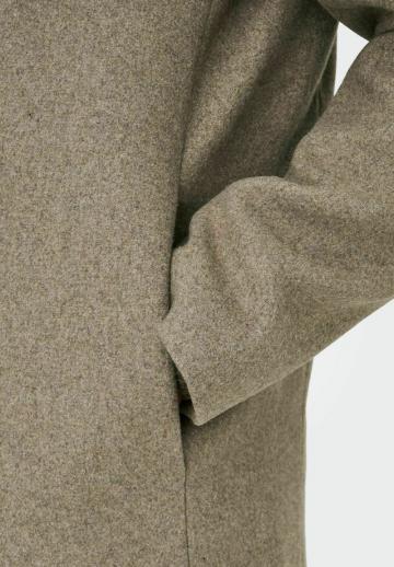 Короткое пальто