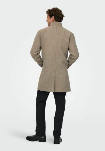 Короткое пальто