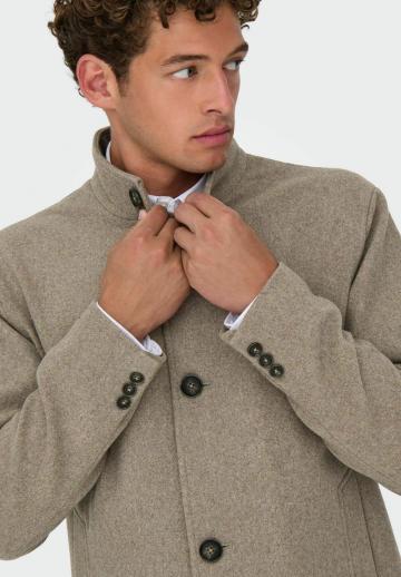 Короткое пальто