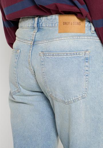 Прямые джинсы