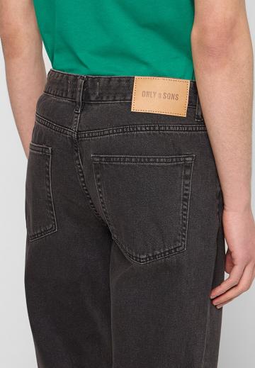 Прямые джинсы