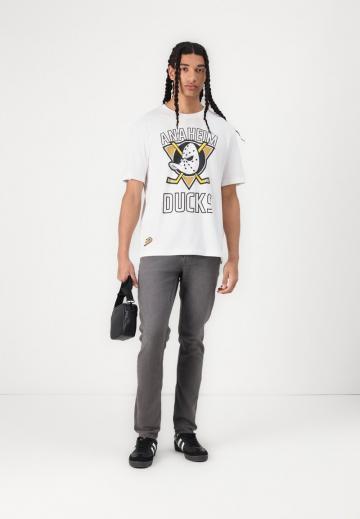 Узкие джинсы