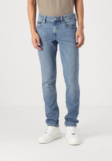 Узкие джинсы