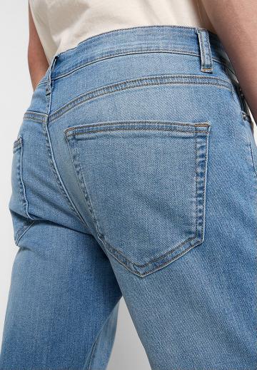 Узкие джинсы