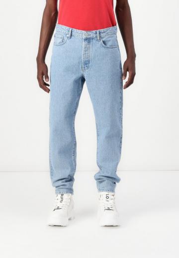 Свободные джинсы