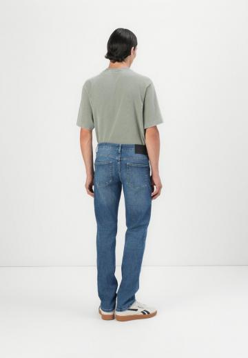 Узкие джинсы