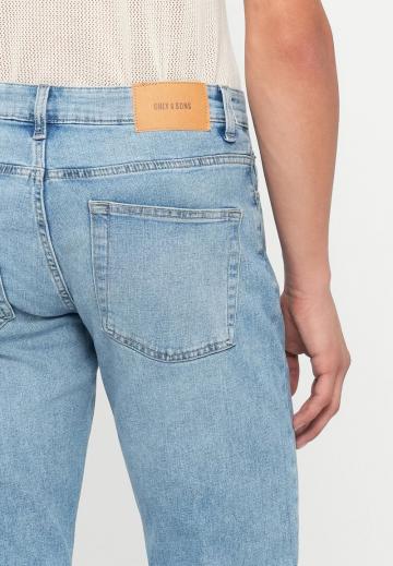 Прямые джинсы