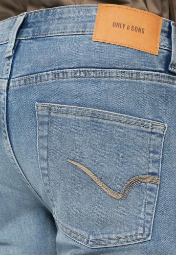 Прямые джинсы