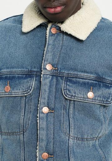 Джинсовая куртка