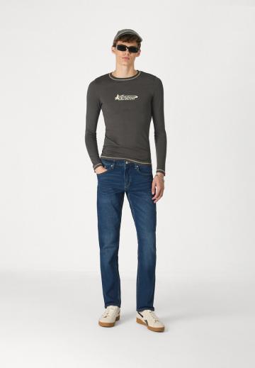 Прямые джинсы