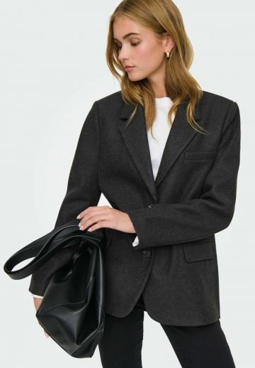 Блейзер с накладными карманами