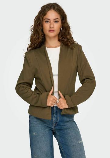 Блейзер с накладными карманами