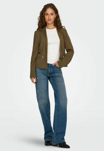 Блейзер с накладными карманами