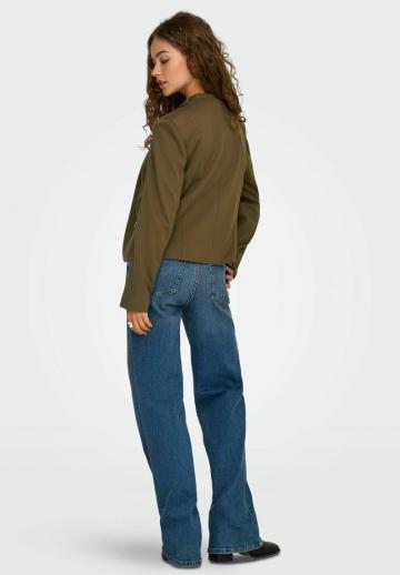 Блейзер с накладными карманами