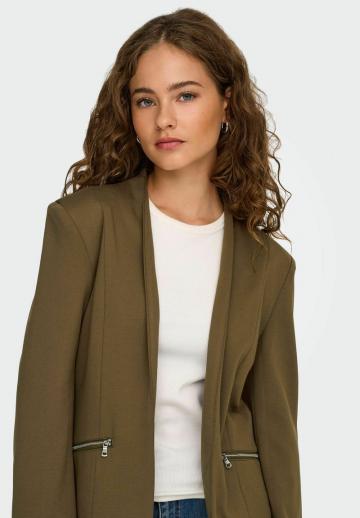 Блейзер с накладными карманами