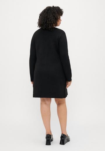 Вязаное платье