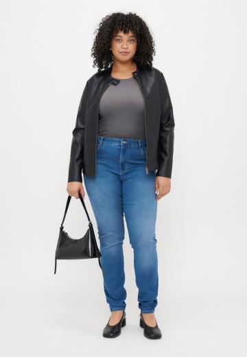 Узкие джинсы