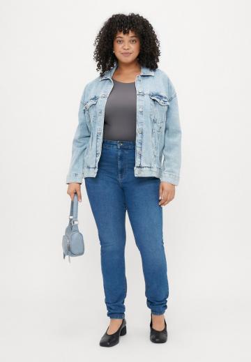 Узкие джинсы