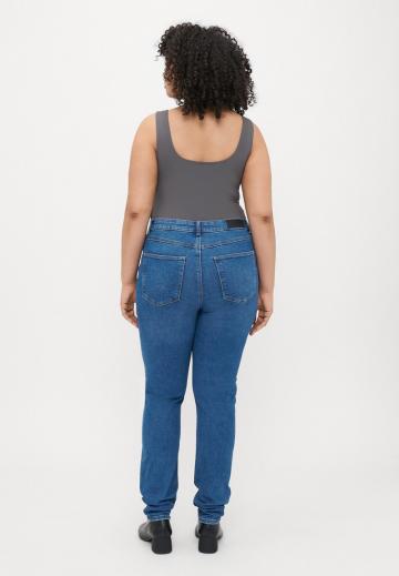 Узкие джинсы