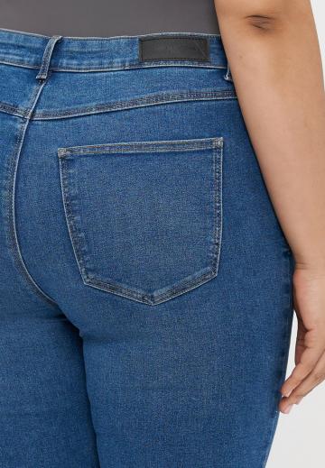 Узкие джинсы