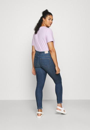 Узкие джинсы