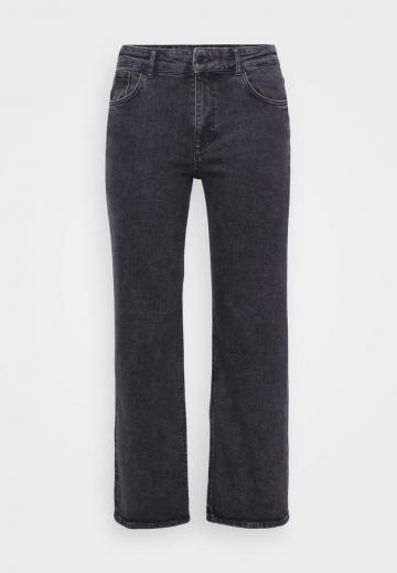 Свободные джинсы