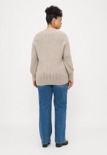 Пуловер с вырезом V