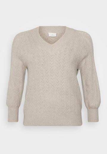 Пуловер с вырезом V