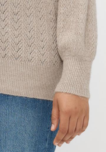Пуловер с вырезом V