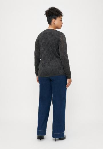 Пуловер с вырезом V