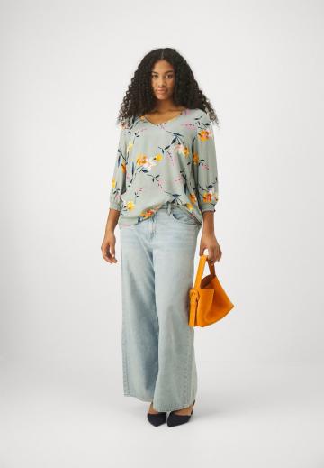 Атласная блузка