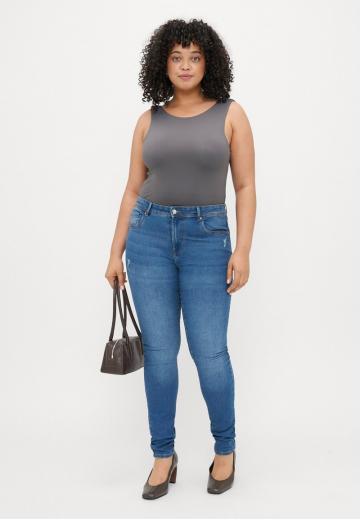 Узкие джинсы