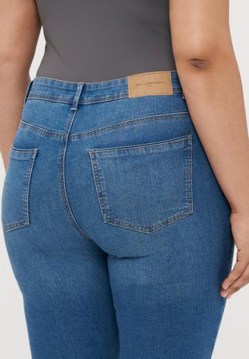 Узкие джинсы