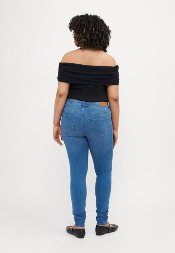 Узкие джинсы