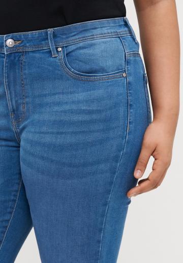 Узкие джинсы