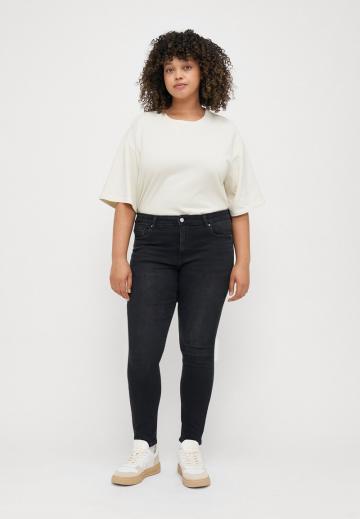 Узкие джинсы