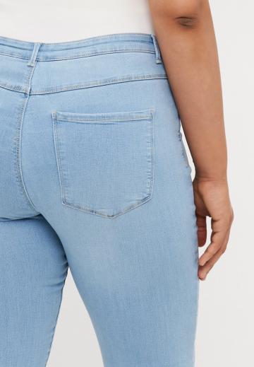 Узкие джинсы