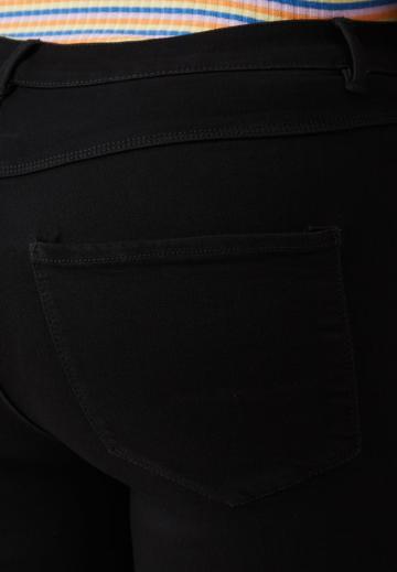 Узкие джинсы