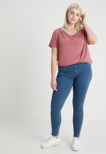 Узкие джинсы